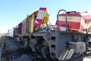 yolcu treni beton pompasına çarptı, makinist hayatını kaybetti