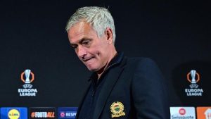 Mourinho: Fenerbahçe'den 2 yıl kimse alamaz