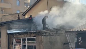 Hakkari'de iş yerinde yangın çıktı