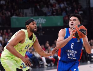 Anadolu Efes, Barcelona'ya kaybetti