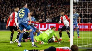 Ajax, Feyenoord'u 2-0 mağlup etti