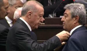 Dursun Ataş, İYİ Parti'den AKP'ye katıldı