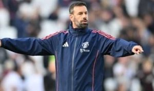 Ruud van Nistelrooy, Manchester United'da kalmaya kararlı