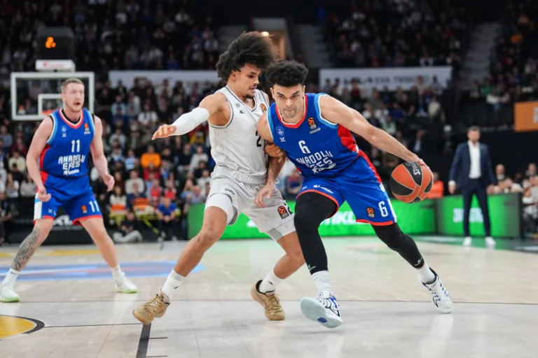 Anadolu Efes, Paris Basketbol'a 93-84 mağlup oldu