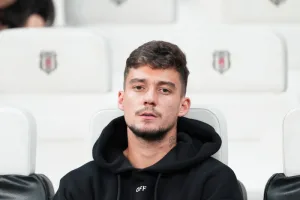 Beşiktaş'ın yıldızı Ernest Muçi sakatlandı