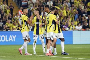 Fenerbahçe Trabzonspor'la zorlu deplasmana çıkıyor