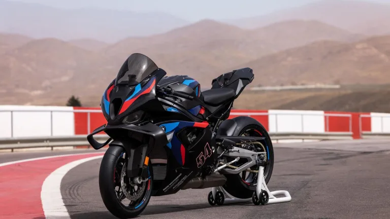 BMW Motorrad yeni superbike ve hyper naked modellerini tanıttı