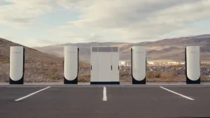 Tesla yeni V4 Supercharger kabinlerini tanıttı