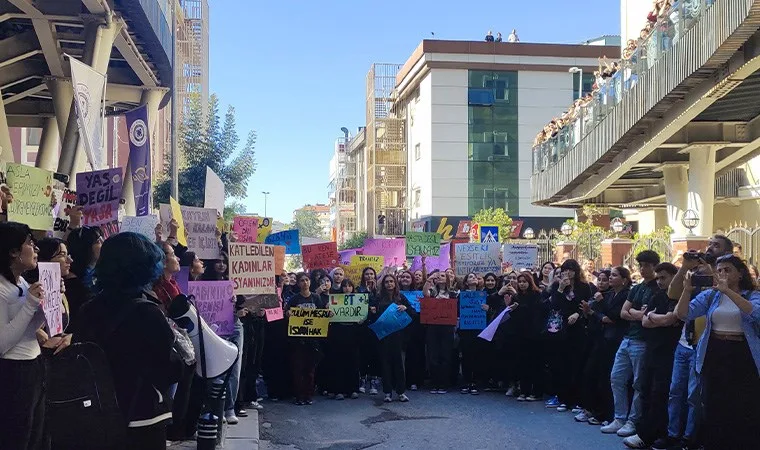 Kadın araştırmaları klübü kadın cinayetlerine tepki eylemi nedeniyle feshedildi