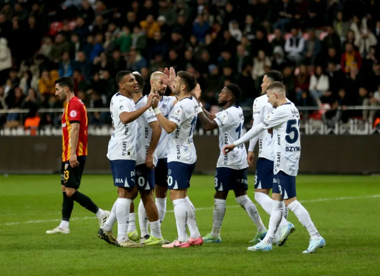 Fenerbahçe Kayseri’de gol yağmuruna tutundu