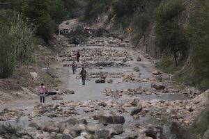 Bolivya'da askerler rehin alındı