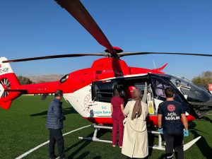 Fındık Yutma Sonucu Boğazı Tıkanan Bebek, Ambulans Helikopterle Hastaneye Sevk Edildi