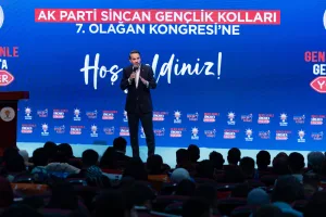 Bakan Bayraktar gençlerle buluşarak bayrağı teslim edeceğiz dedi