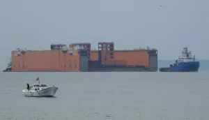 Çanakkale Boğazı tek yönlü gemi trafiğine kapatıldı