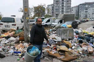 İzmir'de çöp dağları vatandaşı isyan ettiriyor