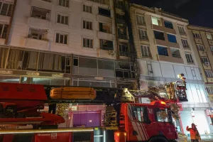 Esenyurt'ta tekstil atölyesinde yangın çıktı, 2 kişi hastaneye kaldırıldı