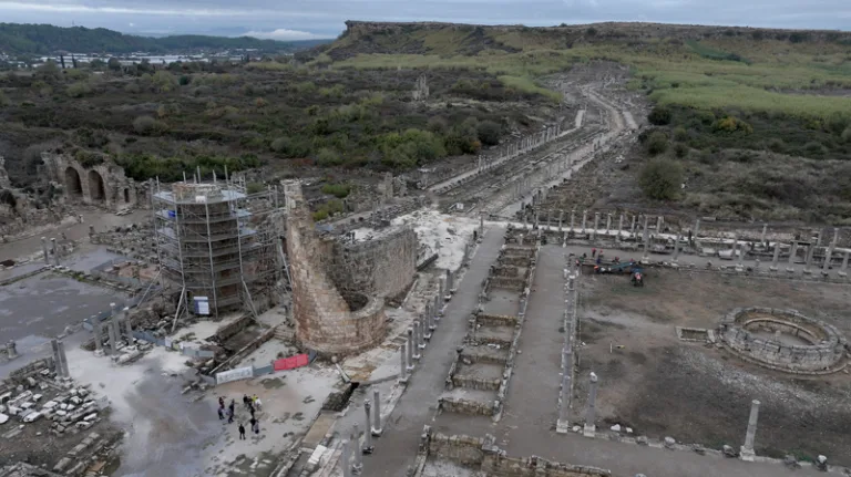 1800 yıl sonra Kestros Çeşmesi'nde su akmaya başladı