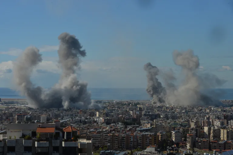 İsrail ateşkese saatler kala Beyrut'u bombaladı