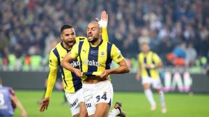 Fenerbahçe Trabzonspor'u mağlup ederek puan farkını 5'e indirdi