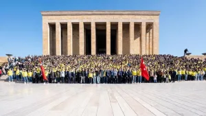 Fenerbahçeli gençler Anıtkabir’i ziyaret etti