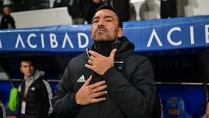 Beşiktaş teknik direktörü van Bronckhorst: Her şeyi denedik