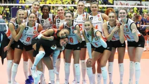 Eczacıbaşı, Almanya'da SSC Palmberg'i 3-0 yenerek set vermedi