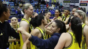 Fenerbahçe, YTR Gayrimenkul Bodrum'u 40 sayı farkla yendi