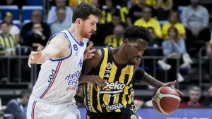 Fenerbahçe, Anadolu Efes'i derbide mağlup etti