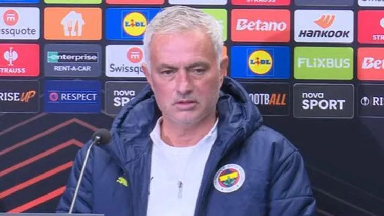 Jose Mourinho, Fenerbahçe'nin 15 oyuncusuyla Slavia Prag'a hazırlanıyor