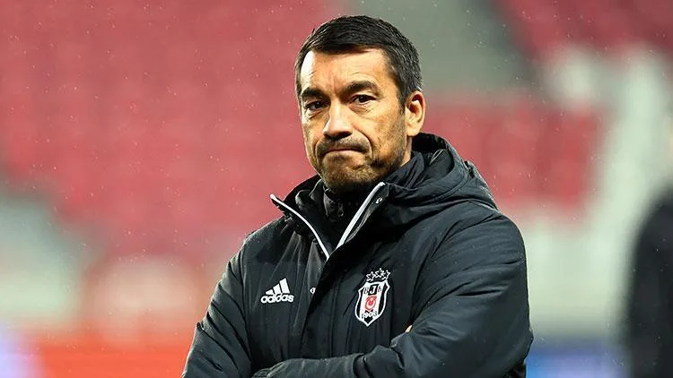 Beşiktaş, Bronckhorst ile yolları ayırmaya hazırlanıyor