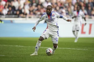 Real Madrid, Alexandre Lacazette'i kadrosuna katıyor