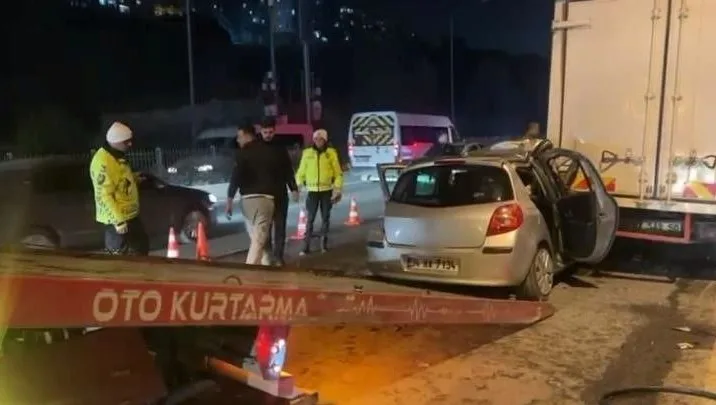 Hatalı sollama kazası 5 yaralıya neden oldu