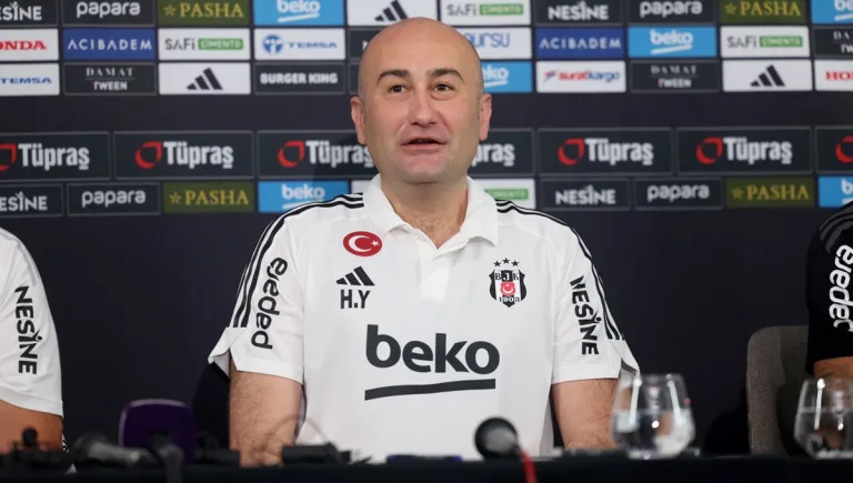 Hüseyin Yücel Beşiktaş'ta başkanlık koltuğuna oturdu