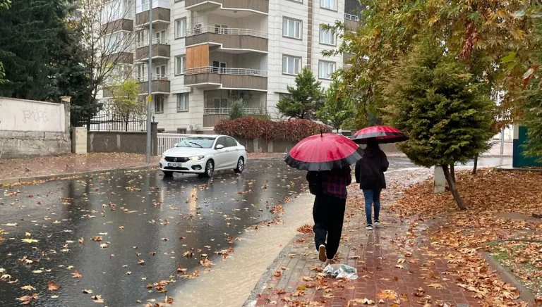 Şanlıurfa'da sağanak yağış hayatı olumsuz etkiledi