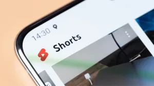 YouTube Shorts, yapay zeka ile arka plan oluşturuyor