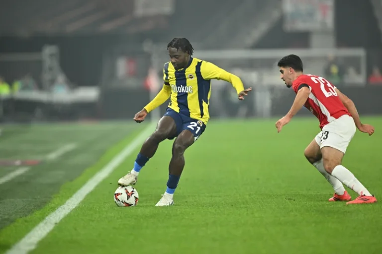 Fenerbahçe Bright Osayi Samuel ile yeni sözleşme için görüşüyor