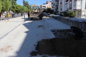 tarihi demir yolu hattına beton döktüler