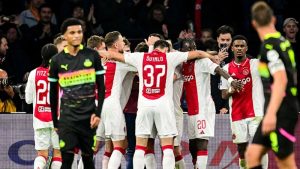 Ajax, PSV'yi 3-2 mağlup ederek serisini bitirdi