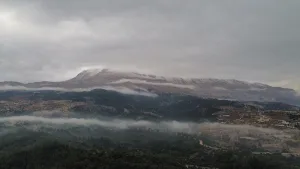 Antalya'nın Kaş ilçesinde kar yağışı başladı