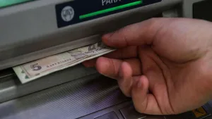 ATM'lerde yeni dönem başlıyor: Para çekme ve yatırma işlemleri hızlanacak