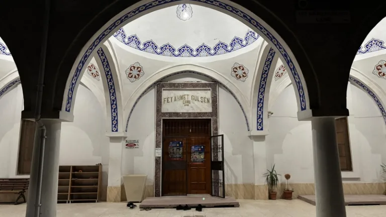 Adana'da cami imamı 16 yaşındaki çocuk tarafından bıçaklandı