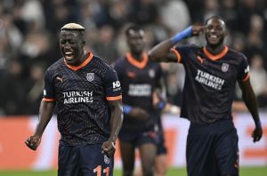 UEFA, Başakşehir'e koreografi sebebiyle özür diledi