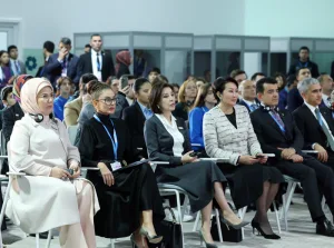 Emine Erdoğan gençlerle iklimin geleceğini konuştu