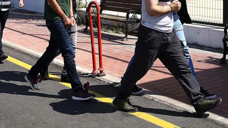 İzmir'de sosyal medya fenomenlerine yasa dışı bahis baskını