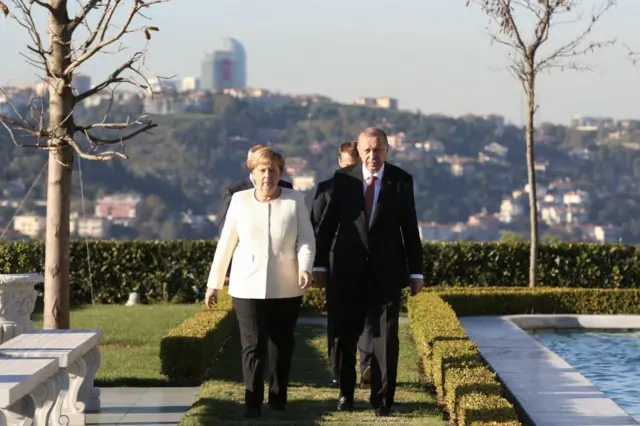 Merkel, Türkiye ile göçmen anlaşmasını nasıl sağladı?