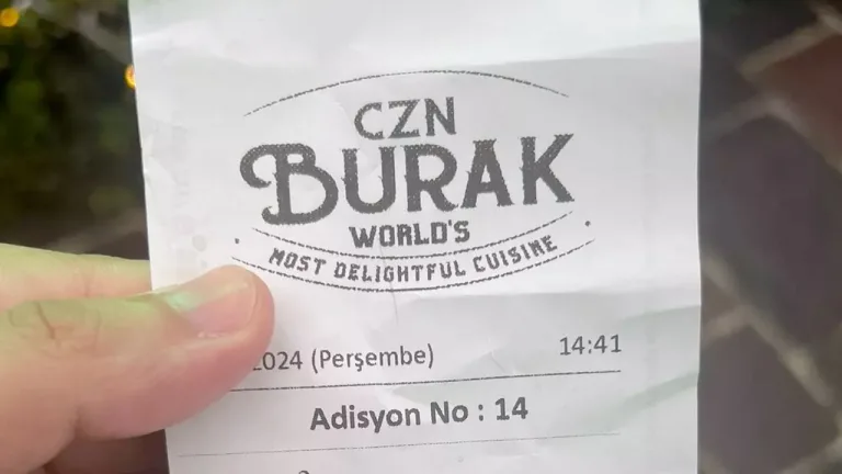 CZN Burak'ın restoranında hesap sosyal medyada tartışma yarattı