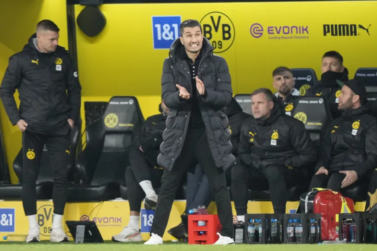 Borussia Dortmund Freiburg'u 4-0 mağlup etti