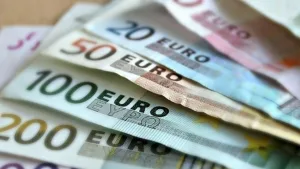 Euro, son bir yılın en düşük seviyesine geriledi