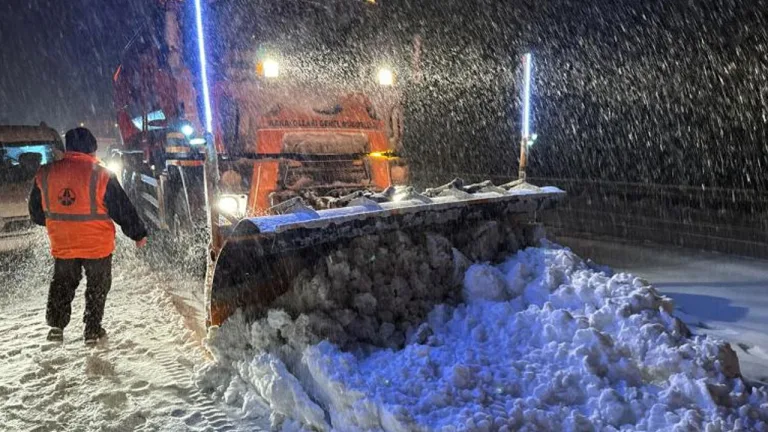 Ilgaz Dağı geçidinde kar yağışı nedeniyle yol kapandı