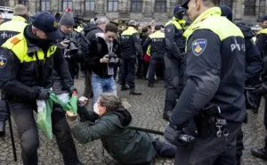 Amsterdam'da Filistin yanlısı protestoda gözaltılar gerçekleşti